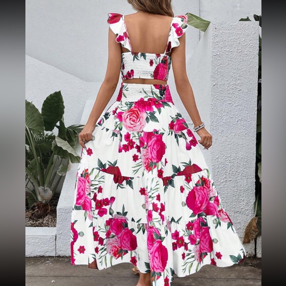 New Roses Print Ruffle Trim Crop Top & Ruffle Hem Skirt - Picture 2 of 5